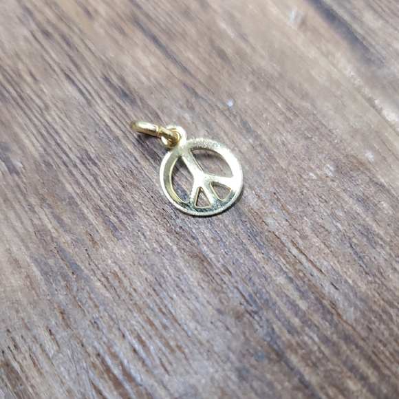 14k Gold Peace Sign Pendant‎ P279 - Picture 1 of 2